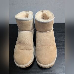UGG Australia  Shearing Style Boots Womens Size 6 Tan